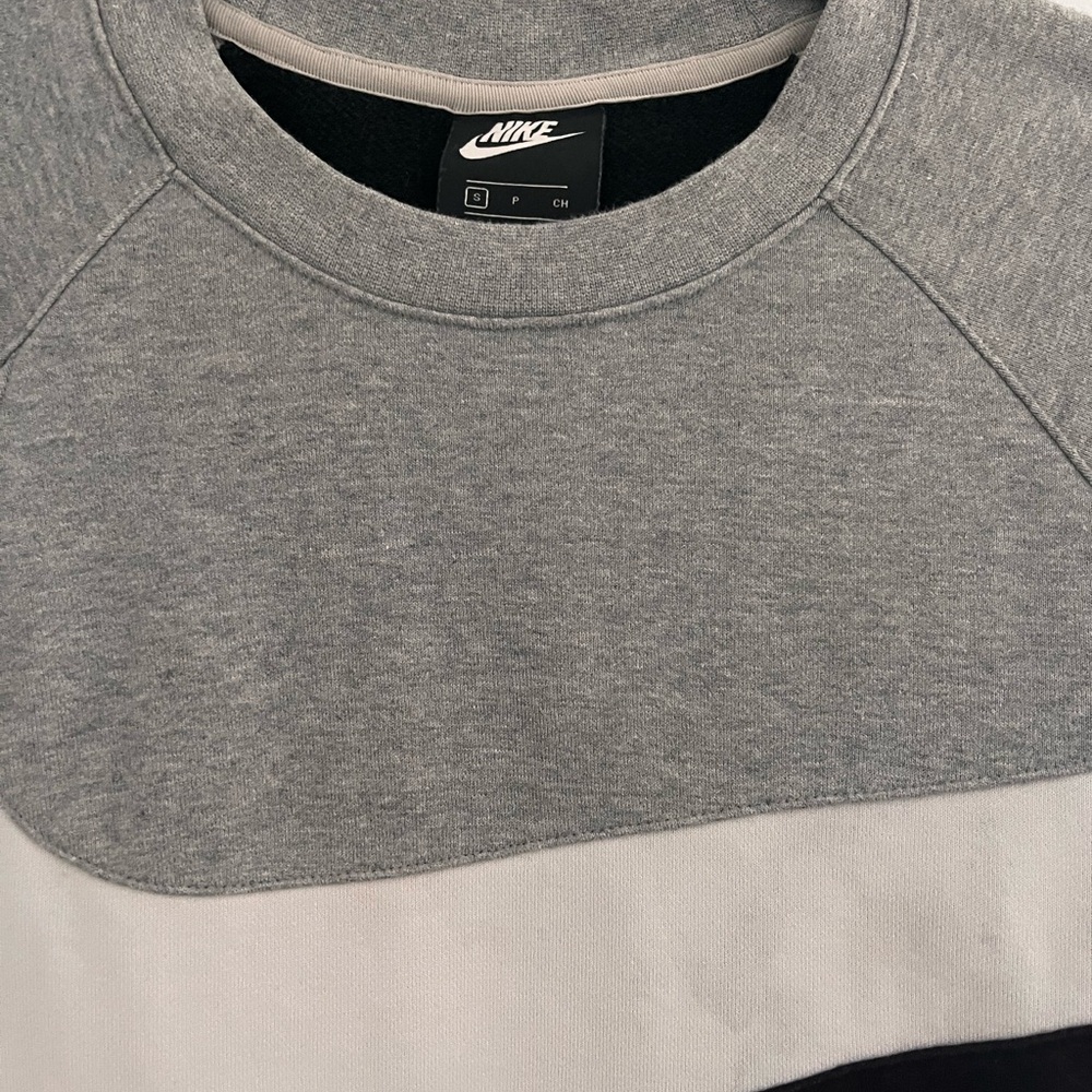 Nike Gray and Black Crewneck Sweater - Picture 2 of 3